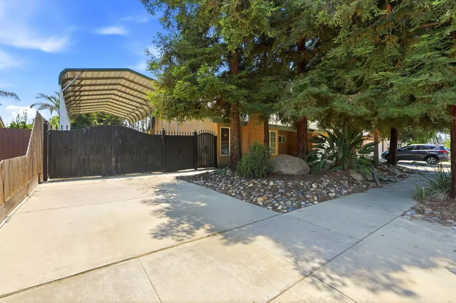247 E Kennedy Avenue, Tulare, CA 93274 - #2