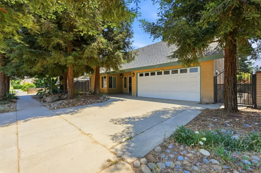 247 E Kennedy Avenue, Tulare, CA 93274 - #3