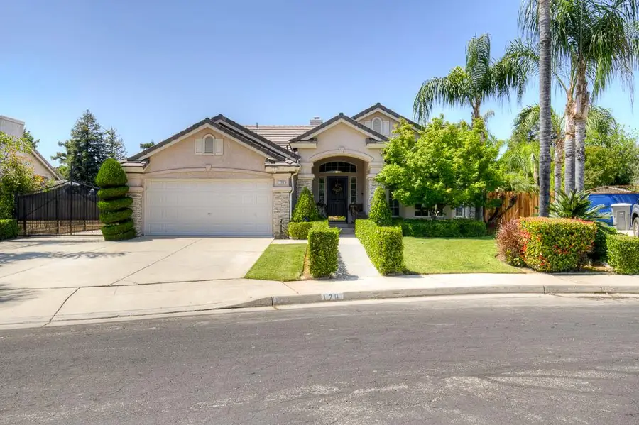 170 N Anderson Avenue, Clovis, CA 93612 - #2