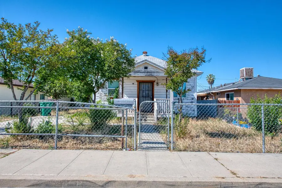2450 Knowles Street, Selma, CA 93662 - #2