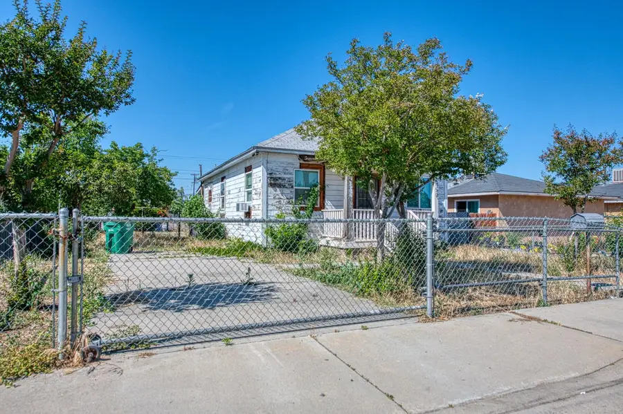 2450 Knowles Street, Selma, CA 93662 - #3