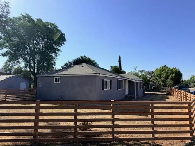 2448 Snyder Avenue, Selma, CA 93662 - #3