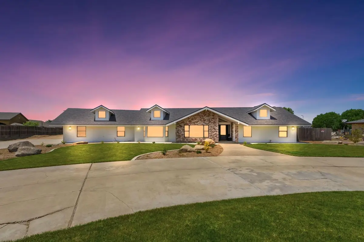 1023 N Euclid Ave, Dinuba, CA 93618 - #1