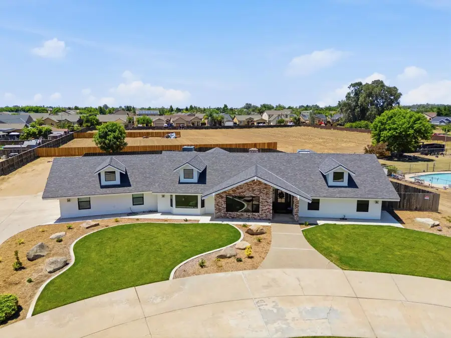 1023 N Euclid Ave, Dinuba, CA 93618 - #3