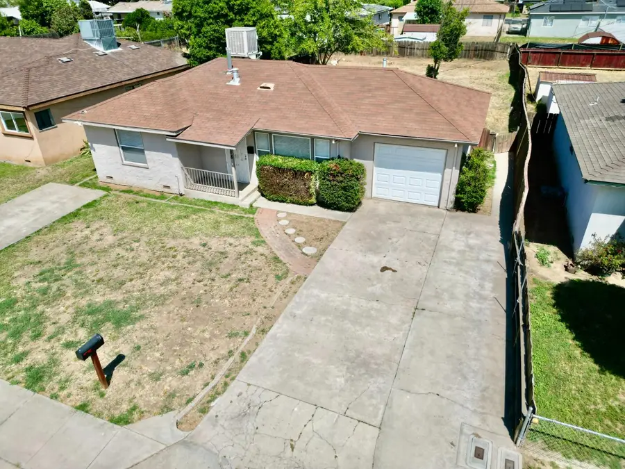 778 N Magnolia Avenue, Farmersville, CA 93223 - #2