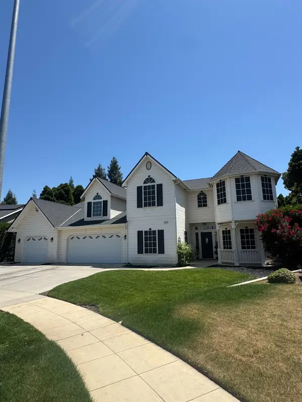 1613 N Dewitt Avenue, Clovis, CA 93619