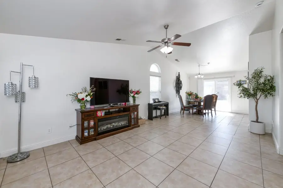 2348 S Judy Avenue, Fresno, CA 93727 - #3