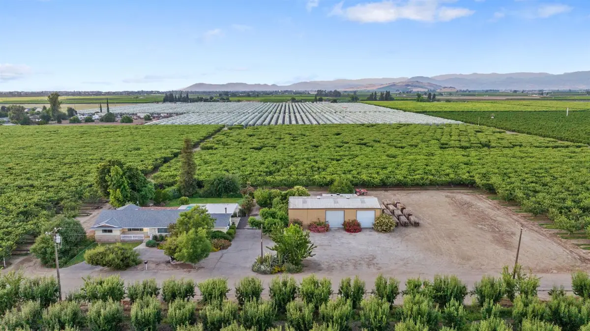 8936 Avenue 396, Dinuba, CA 93618 - #1