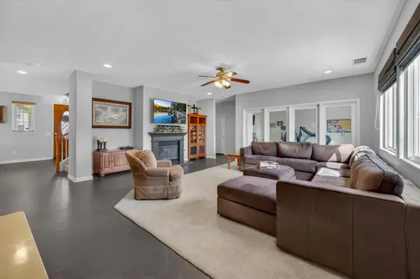 5821 W Sunnyview Avenue, Visalia, CA 93291