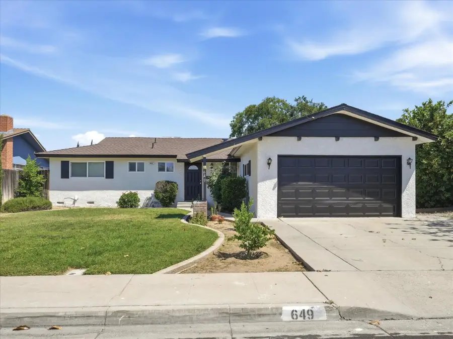 649 W Ashcroft Avenue, Clovis, CA 93612 - #2