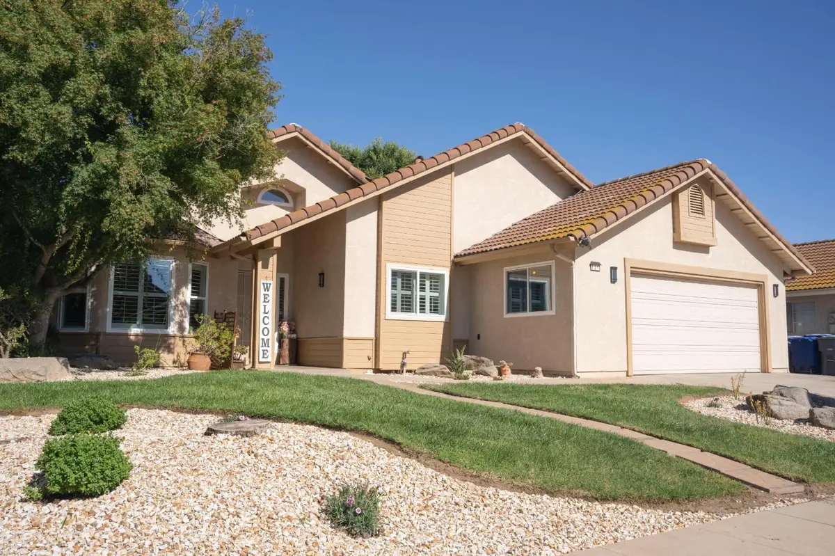 121 Magnolia Avenue, Clovis, CA 93611 - #1