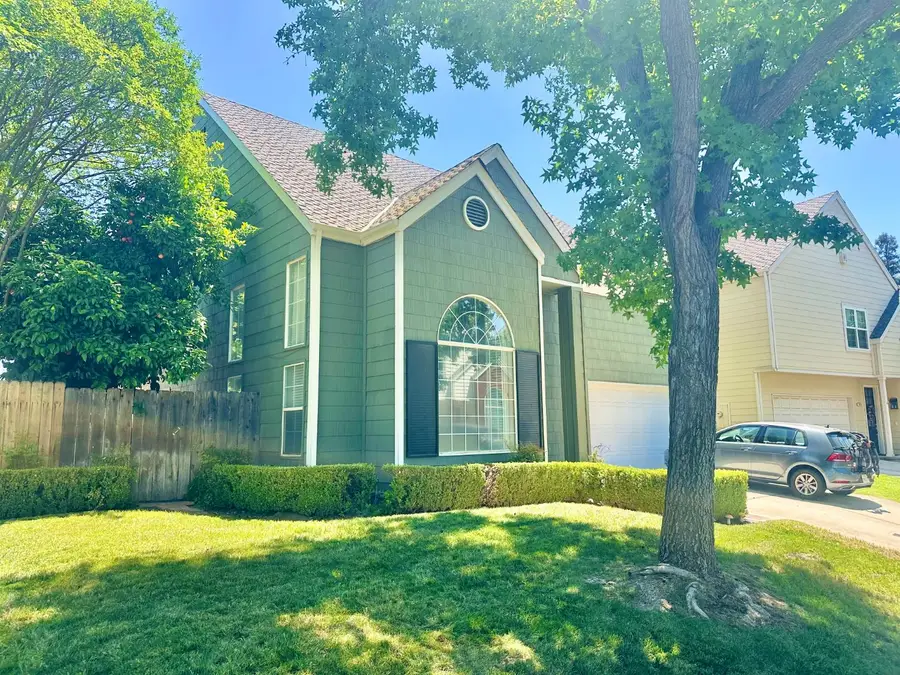 1047 E Monticello Circle, Fresno, CA 93720 - #2