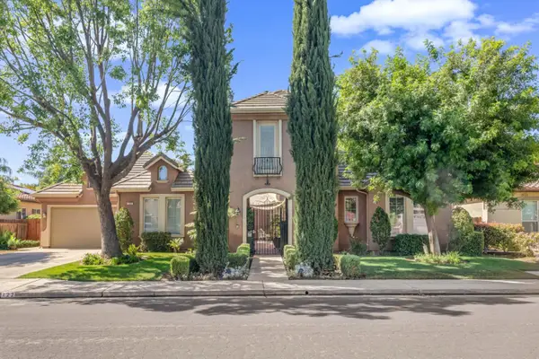 122 W Goshen Avenue, Clovis, CA 93611