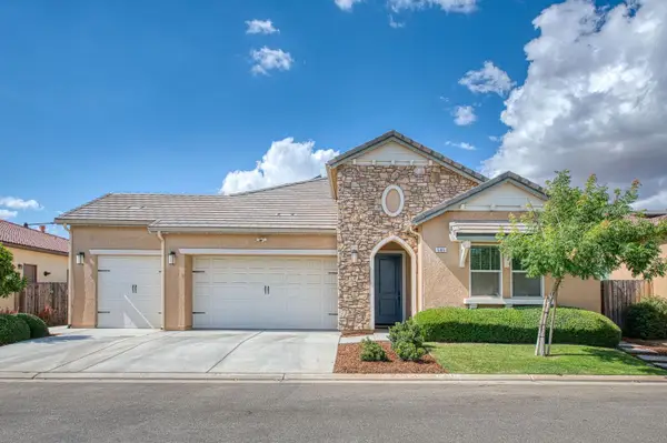 585 Bloom Lane, Clovis, CA 93619