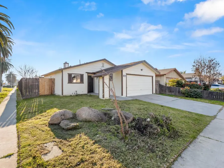 4359 W Cardiff Avenue, Fresno, CA 93722 - #2