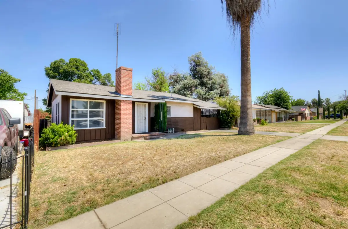 1204 W Yale Avenue, Fresno, CA 93705 - #1