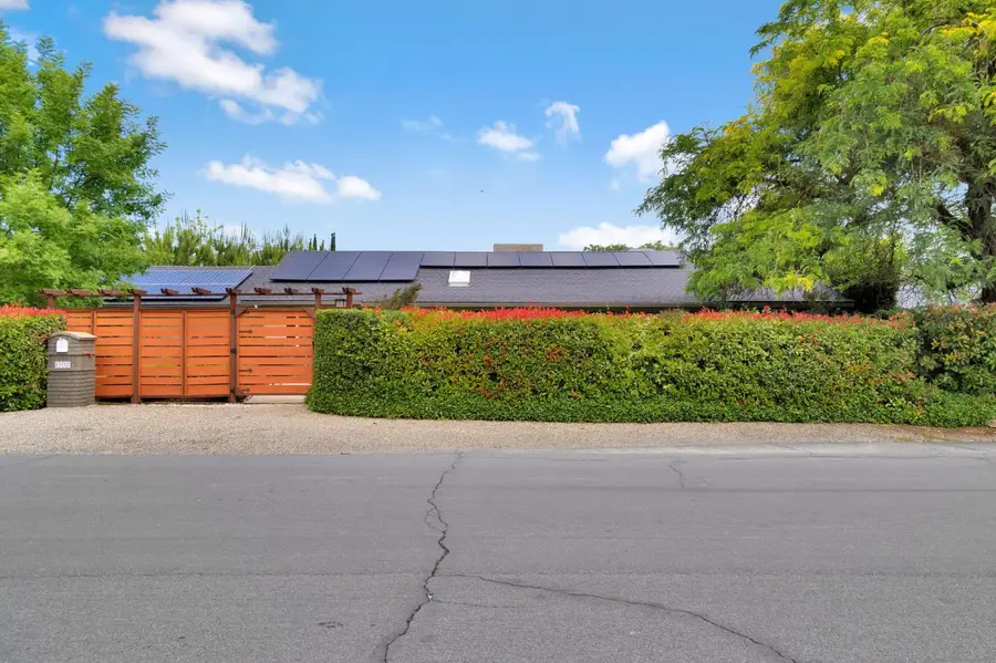 1337 E Rialto Avenue, Fresno, CA 93704 - #2