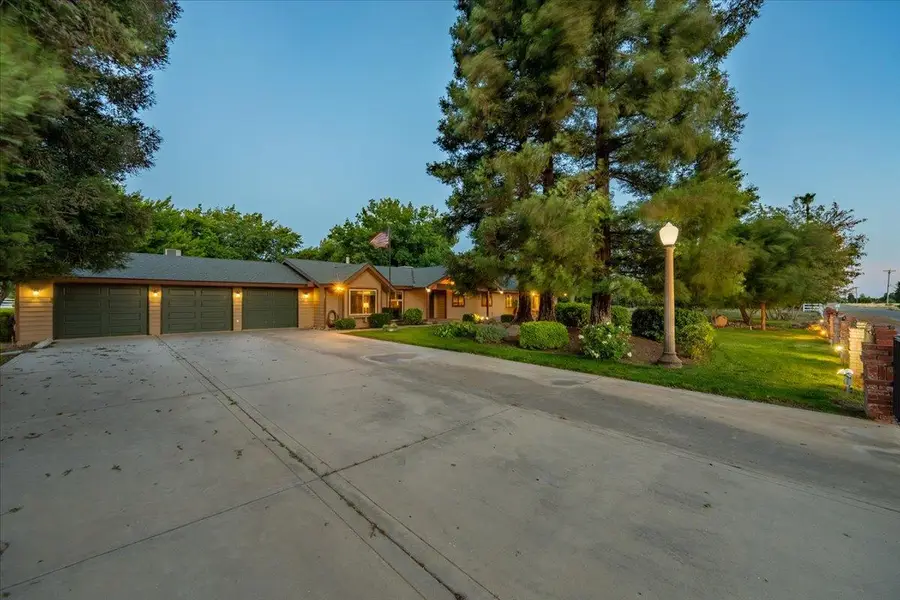 1185 N Locan Avenue, Clovis, CA 93619 - #2