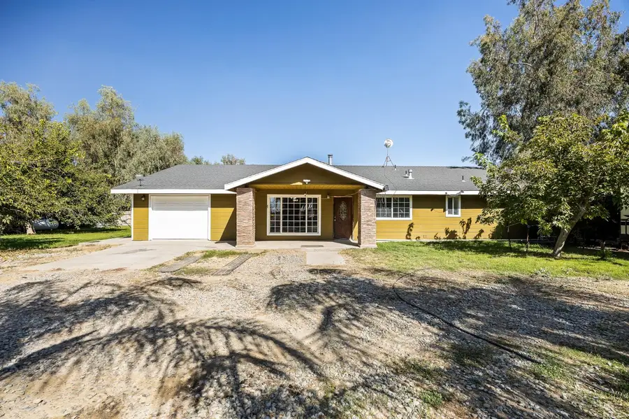 860 W Riverdale Avenue, Riverdale, CA 93656 - #3