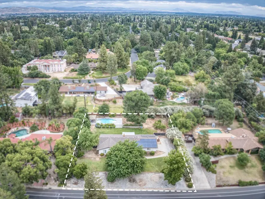9796 N Millbrook Avenue, Fresno, CA 93720 - #2