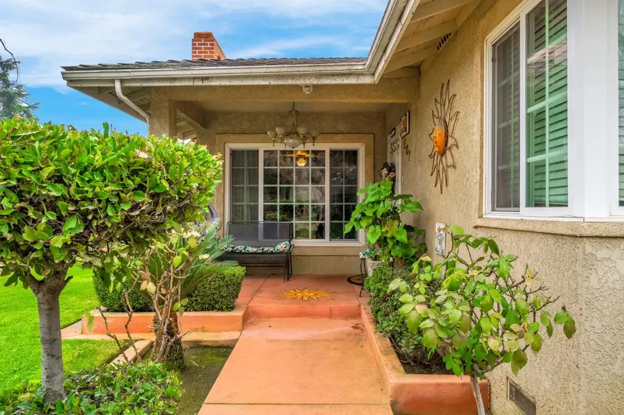 907 S Rogers Lane, Fresno, CA 93727 - #2