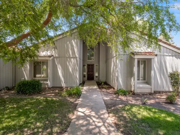 1872 Cougar Lane, Clovis, CA 93611