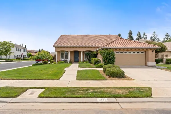 1812 N Graybark Avenue, Clovis, CA 93619