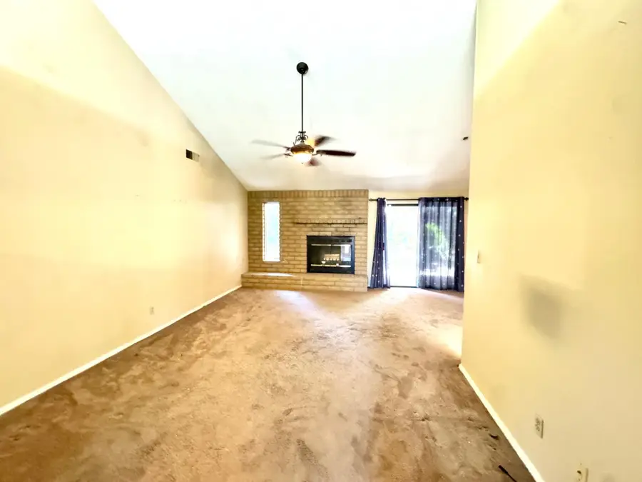 6574 N Delbert Avenue, Fresno, CA 93722 - #2