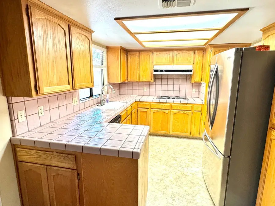 6574 N Delbert Avenue, Fresno, CA 93722 - #3