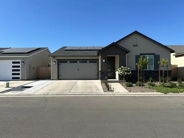 6606 E Carmen Ave, Fresno, CA 93727
