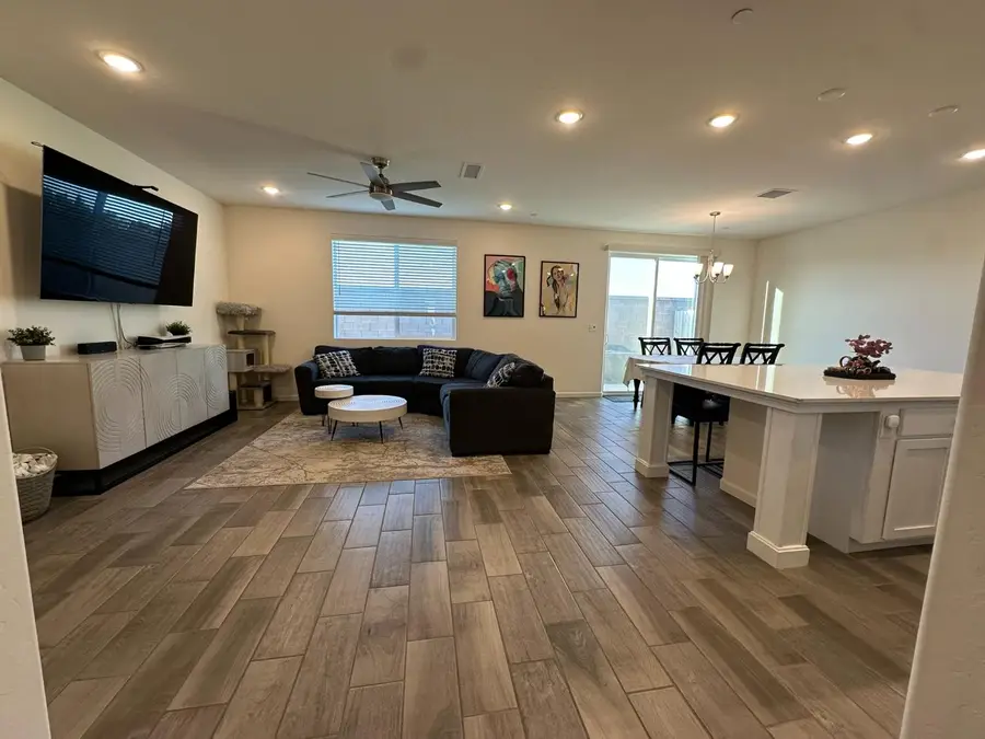 6606 E Carmen Ave, Fresno, CA 93727 - #2