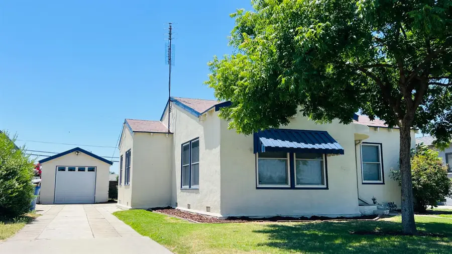 523 W Ivy Street, Hanford, CA 93230 - #2