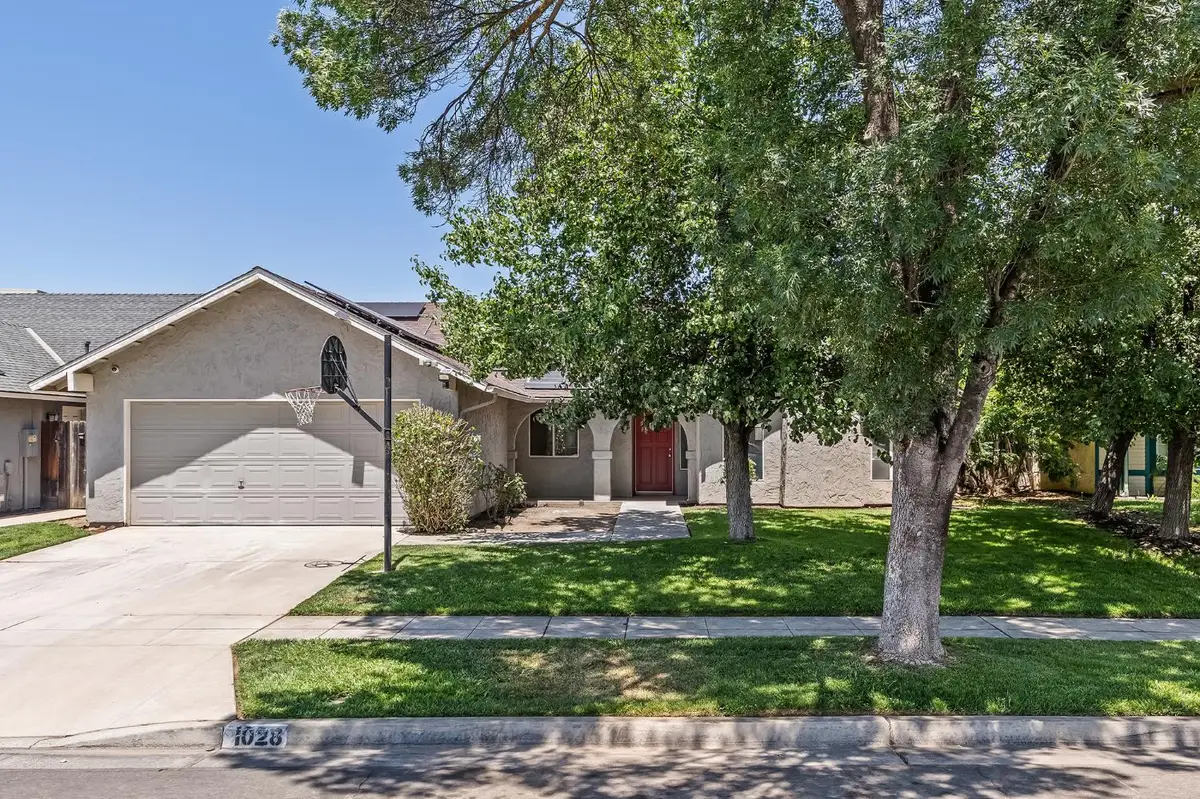 1028 W Minarets Avenue, Fresno, CA 93650 - #1