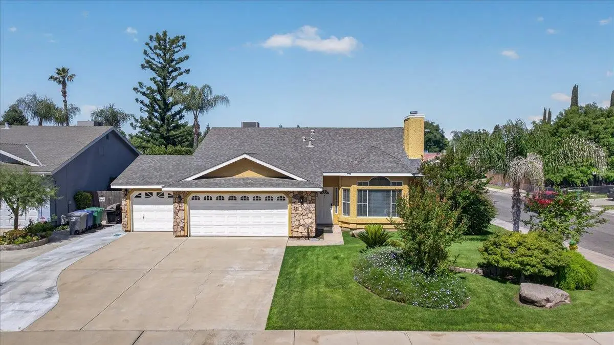 1181 N Matthew Avenue, Farmersville, CA 93223 - #1