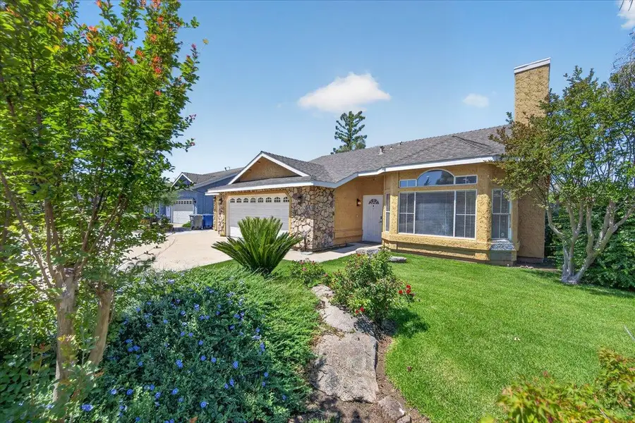 1181 N Matthew Avenue, Farmersville, CA 93223 - #2