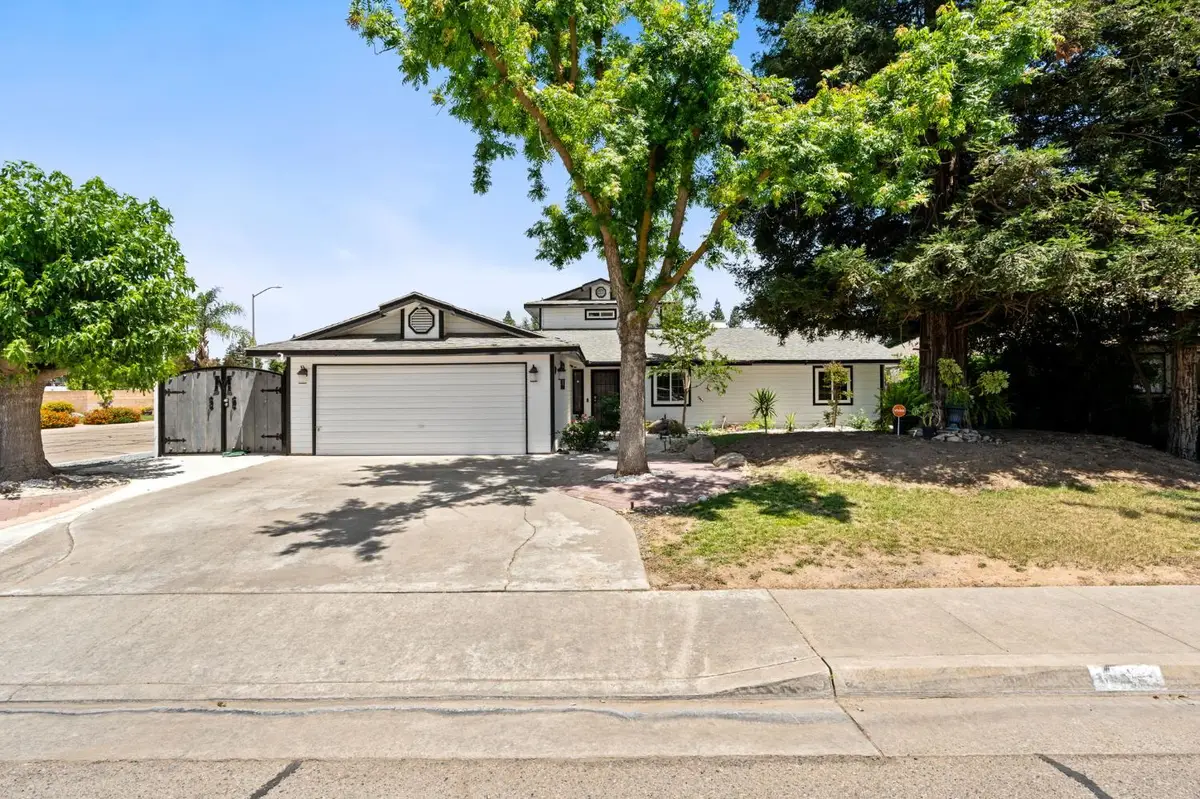 1852 N Hollywood Drive, Reedley, CA 93654 - #1