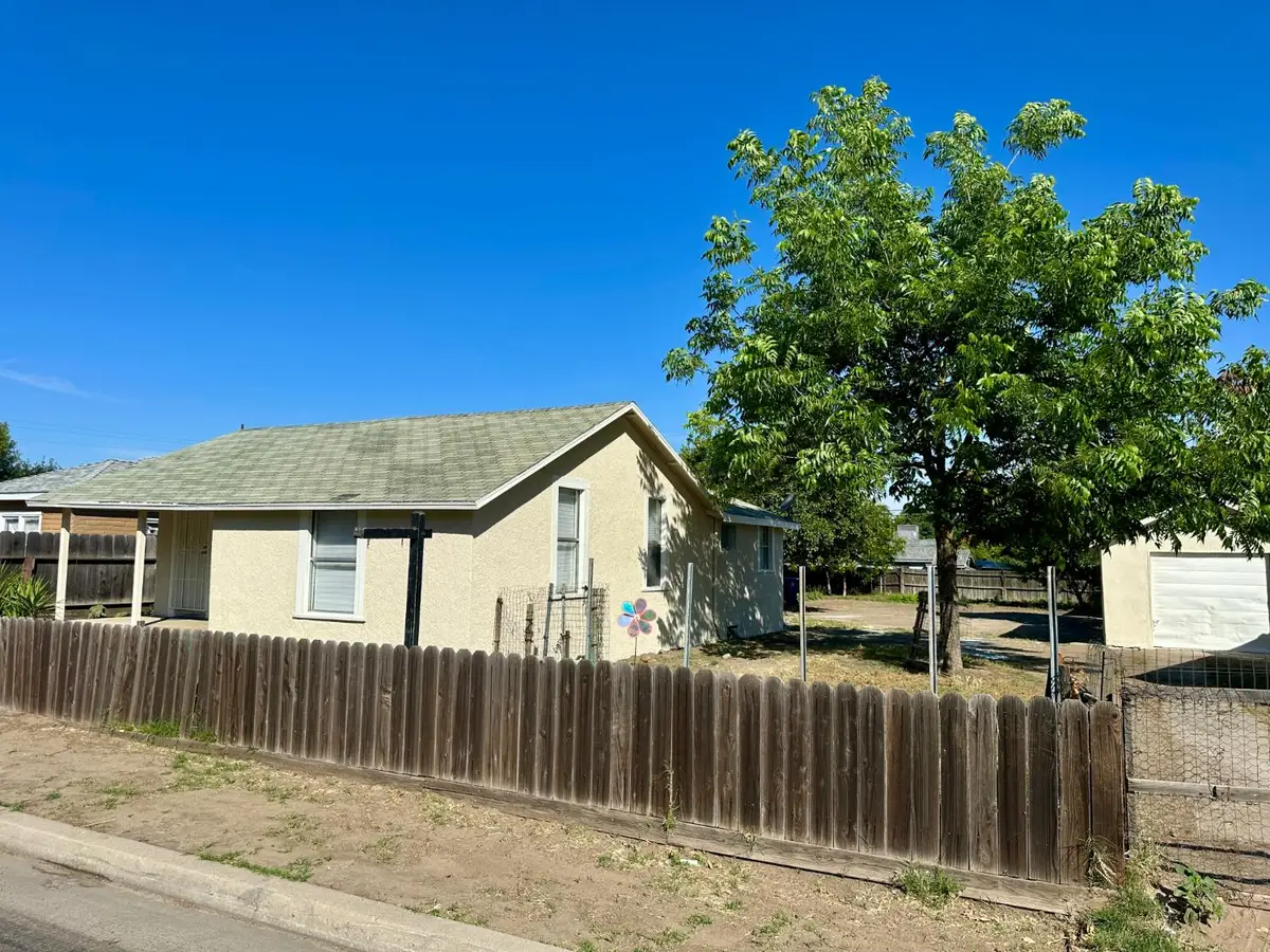 809 Washington Avenue, Madera, CA 93638 - #1