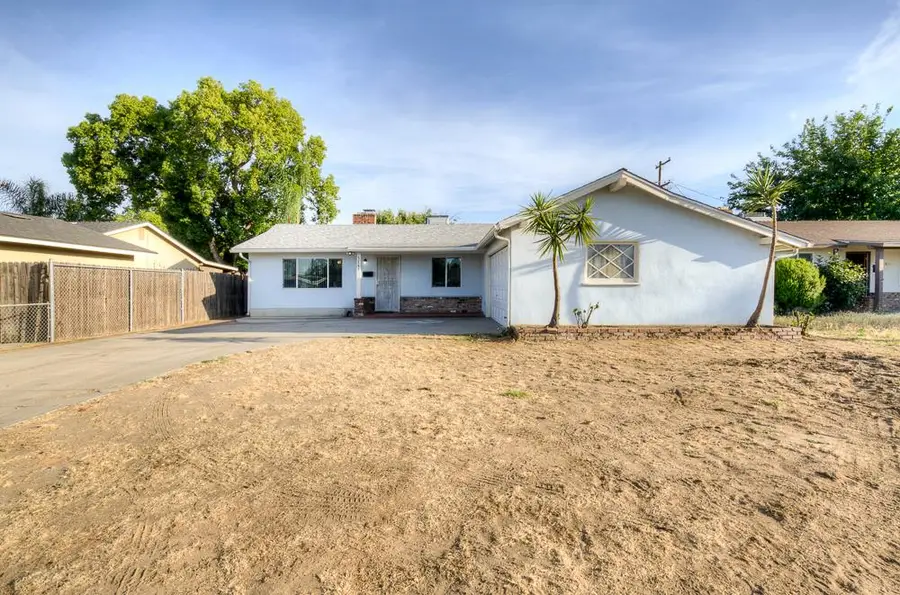 3744 E Dakota Avenue, Fresno, CA 93726 - #2