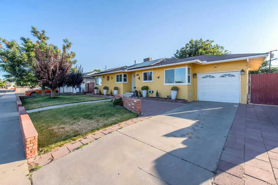 1918 N Weber Avenue, Fresno, CA 93705 - #2