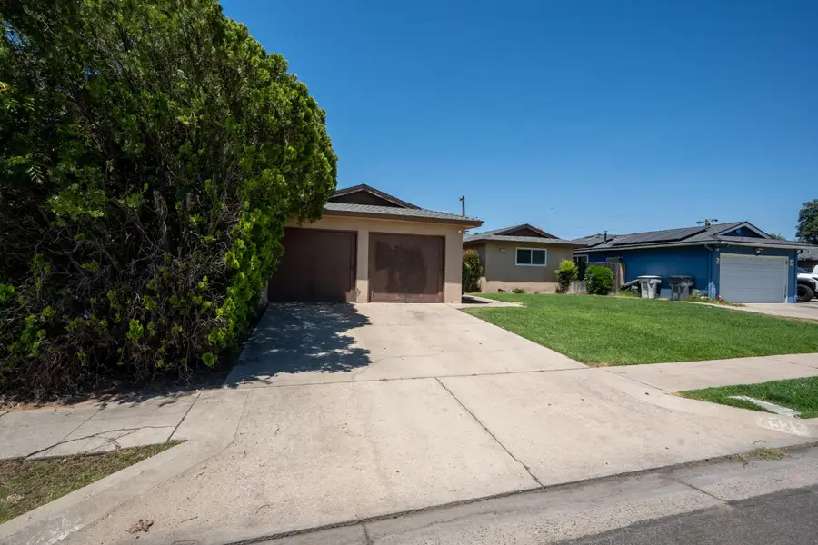 4527 N Chestnut Avenue, Fresno, CA 93726 - #3