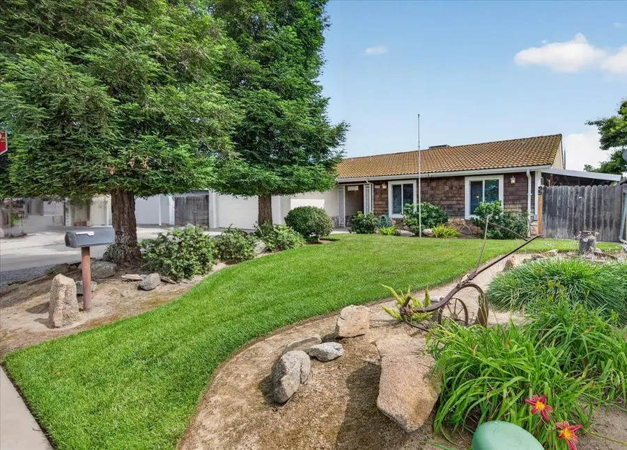 2231 Moir Drive, Sanger, CA 93657 - #2
