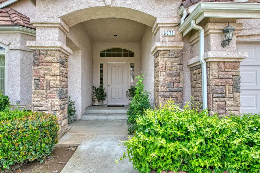 6671 E Simpson Avenue, Fresno, CA 93727 - #3