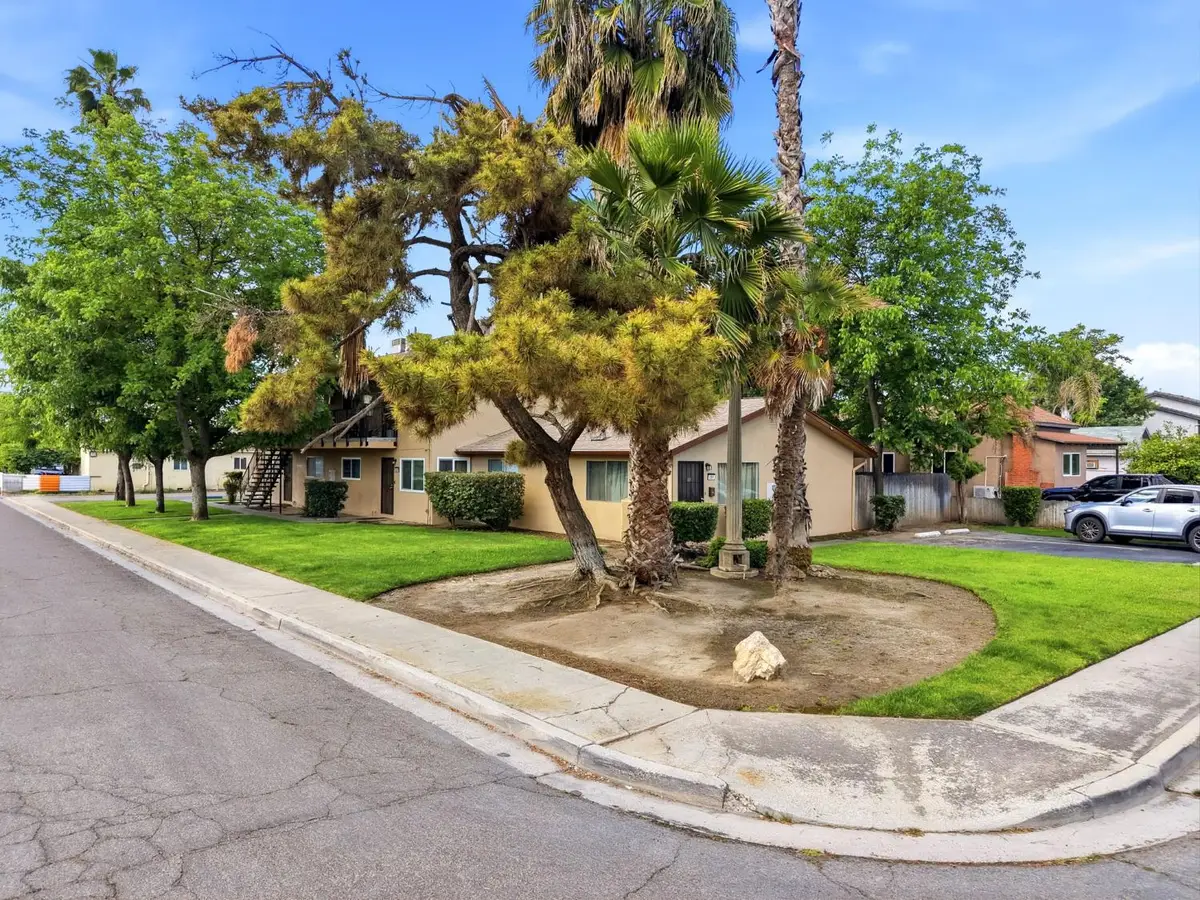 551 E 11th Street, Hanford, CA 93230 - #1