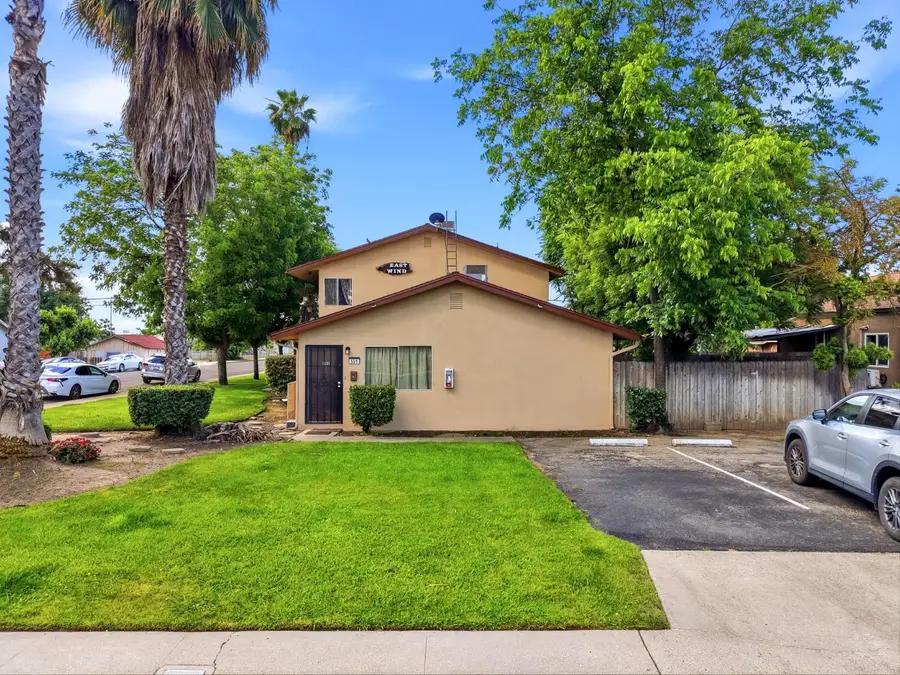551 E 11th Street, Hanford, CA 93230 - #2