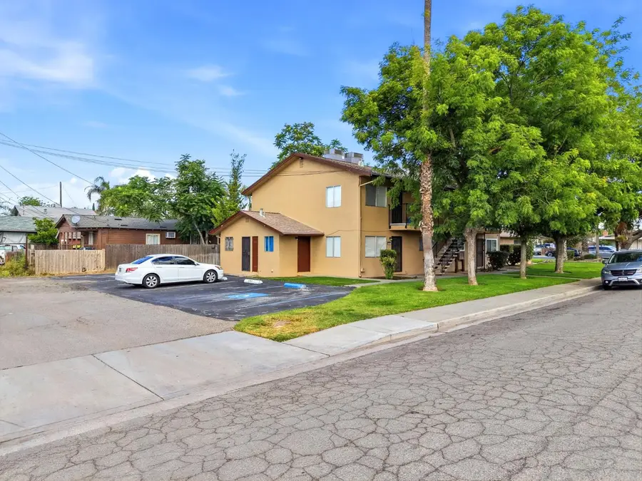 551 E 11th Street, Hanford, CA 93230 - #3