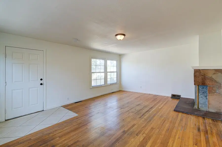 2477 S 9th Street, Fresno, CA 93725 - #2