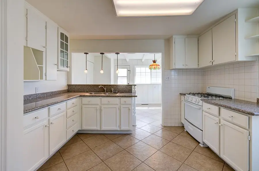 2477 S 9th Street, Fresno, CA 93725 - #3