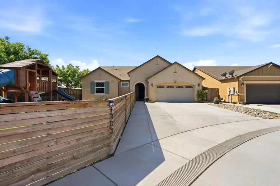 1383 E Donnybrook Place, Hanford, CA 93230 - #3