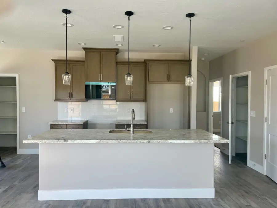 16218 West Monterey Ave, Kerman, CA 93630 - #2