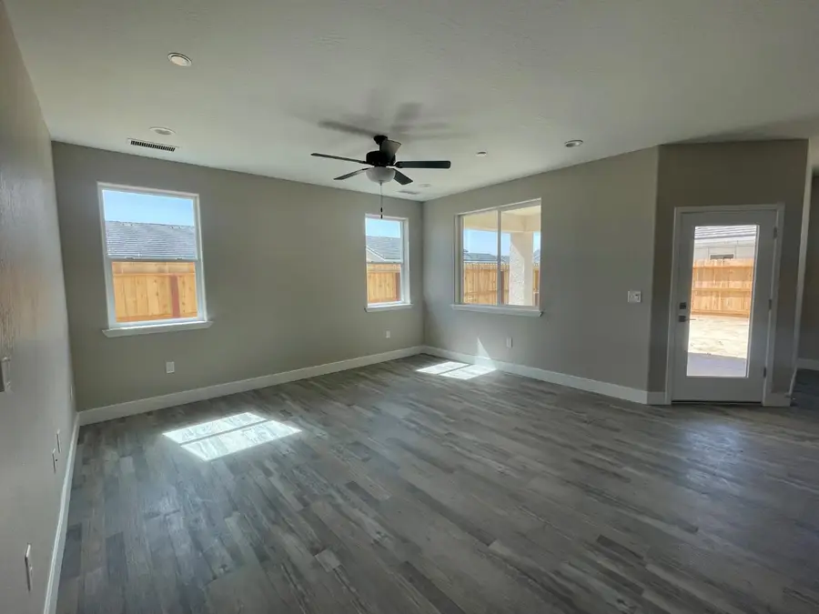 16218 West Monterey Ave, Kerman, CA 93630 - #3